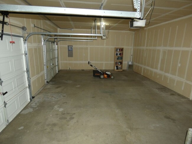 Building Photo - Rolling HIlls Court Rambler