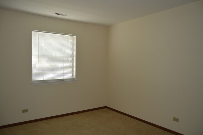 Building Photo - 40 N Victoria Ln