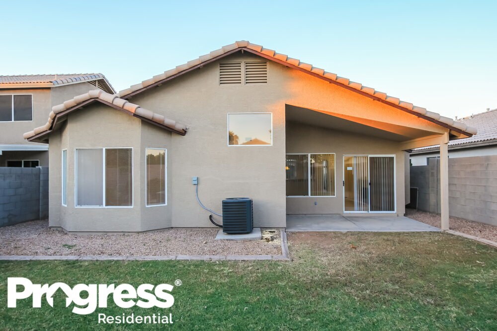 Building Photo - 8547 W Laurel Ln