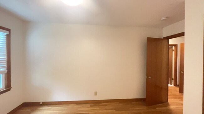 Building Photo - 1400 McClung Ave SE