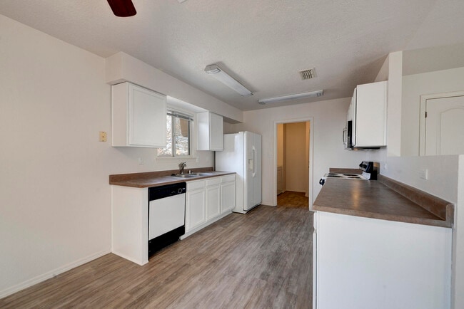 Building Photo - 3123 Mountainside Pkwy NE