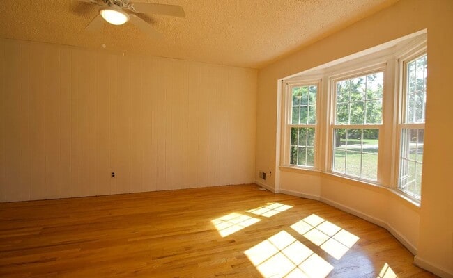 Building Photo - 32 Meadowbrook Ln