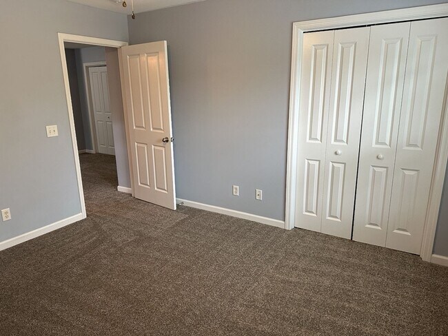 Building Photo - 250 Summer Hill Way