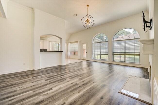 Building Photo - 8803 Memorial Creek Dr