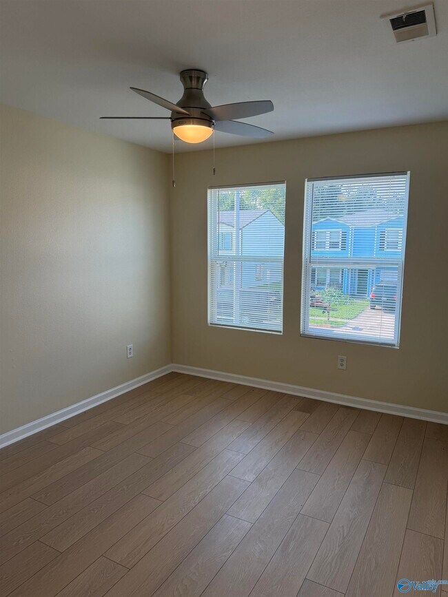 Building Photo - 226 Dormont Dr NE