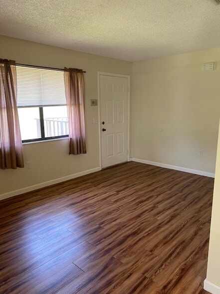 Entrance/Living Room - 3001 58th Ave S