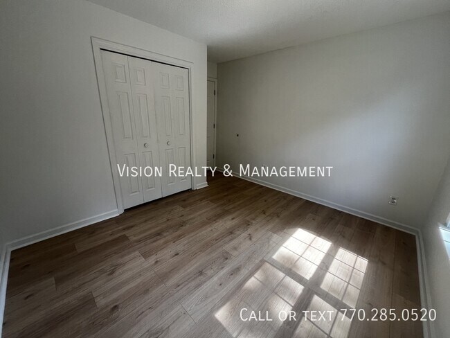 Building Photo - 64 Wooddale Ln