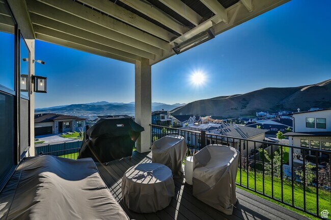 Building Photo - 1722 Oakridge Cir