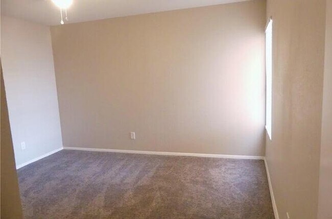 Building Photo - 1654 Justin Cir