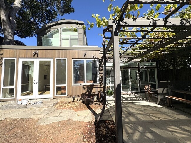 Building Photo - Modern Home availalble for lease in Menlo ...
