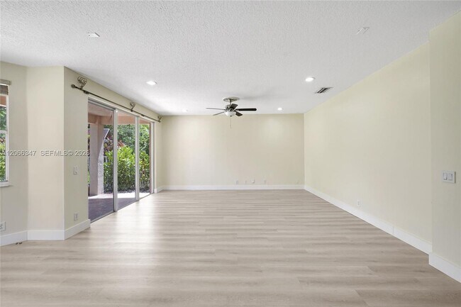 Building Photo - 4312 Laurel Ridge Cir