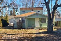 Building Photo - 208 S Thomas Ave