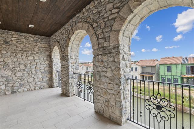 Building Photo - 8 Comillas Dr