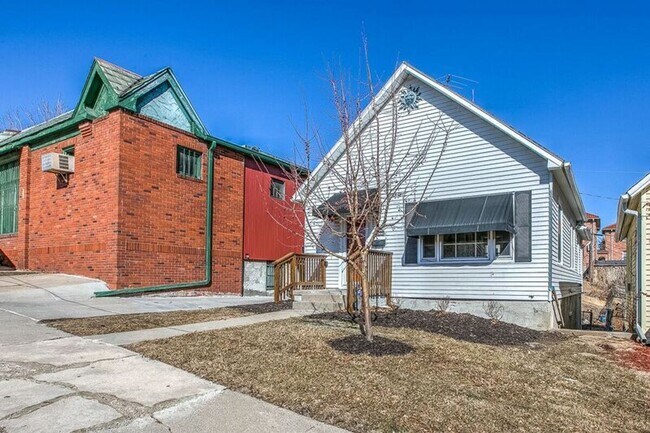 Building Photo - The Cool House Newly Remodeled 1 Bd/1 Ba H...