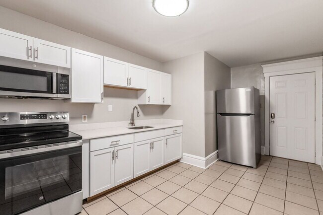 Building Photo - 25 E Blake Ave