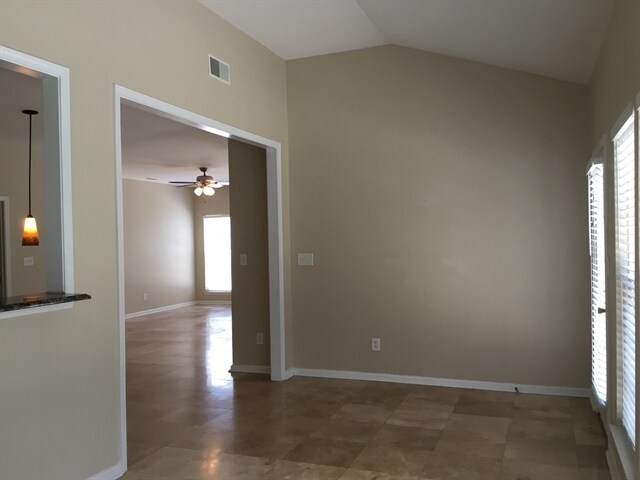 Building Photo - 1009 Yarrow St