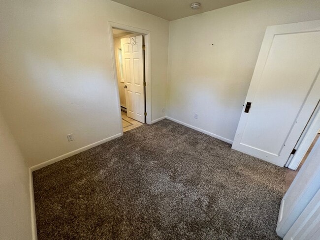 Building Photo - 102 E Park Ave