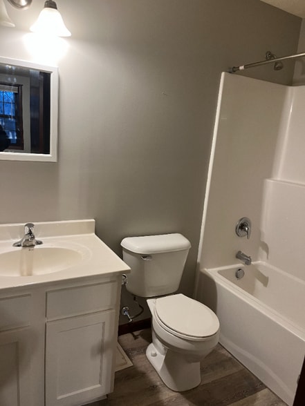 Building Photo - 300 Wood St