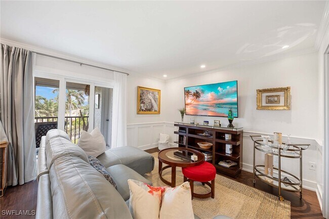 Building Photo - 555 Park Shore Dr