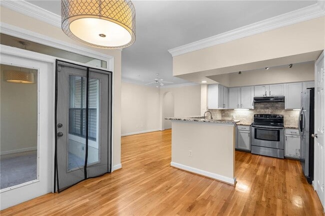 Building Photo - 3777 Peachtree Rd NE