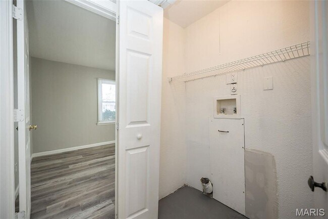 Building Photo - 9813 Winkler Dr