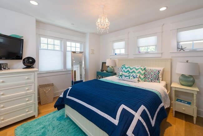 Building Photo - Four-bedroom home in the heart of the Village, offered furnished long-term lease. Ideally located...