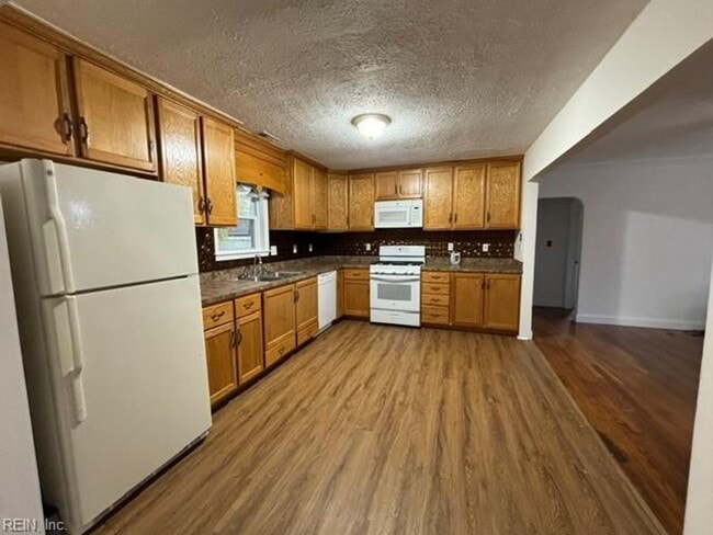 Building Photo - Maple Hall