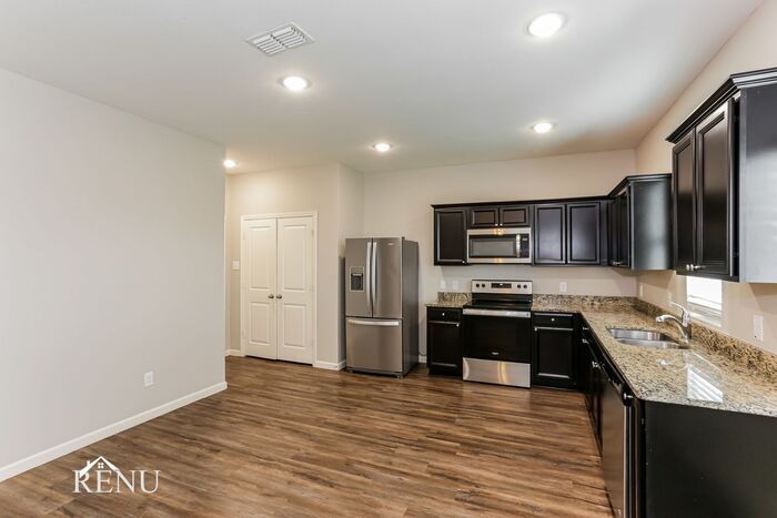 Building Photo - 6003 Mojave Dr