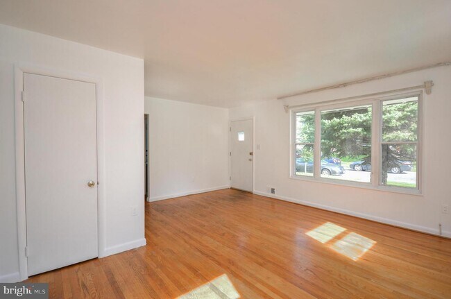 Building Photo - 1111 Gilbert Rd