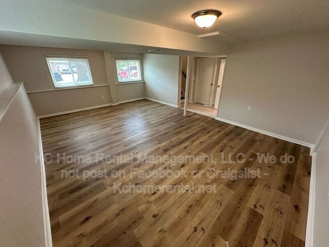 Building Photo - 5012 Powell Ave