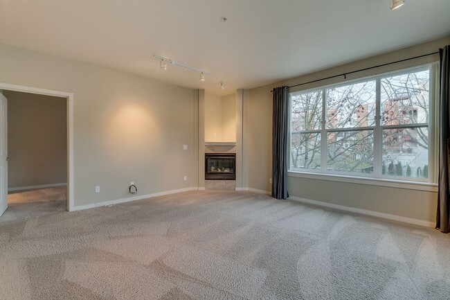 Building Photo - Spacious 2 bedroom Condo in Downtown Redmond