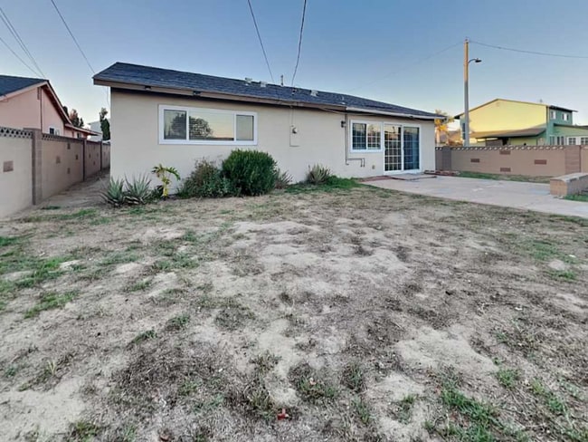 Building Photo - 784 E Turmont St