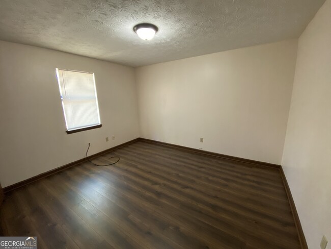 Building Photo - 129 Tanglewood Dr