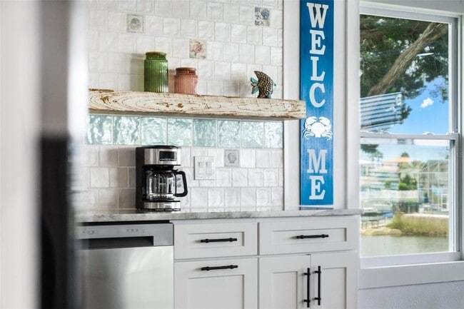 Building Photo - 3179 Sea Grape Dr