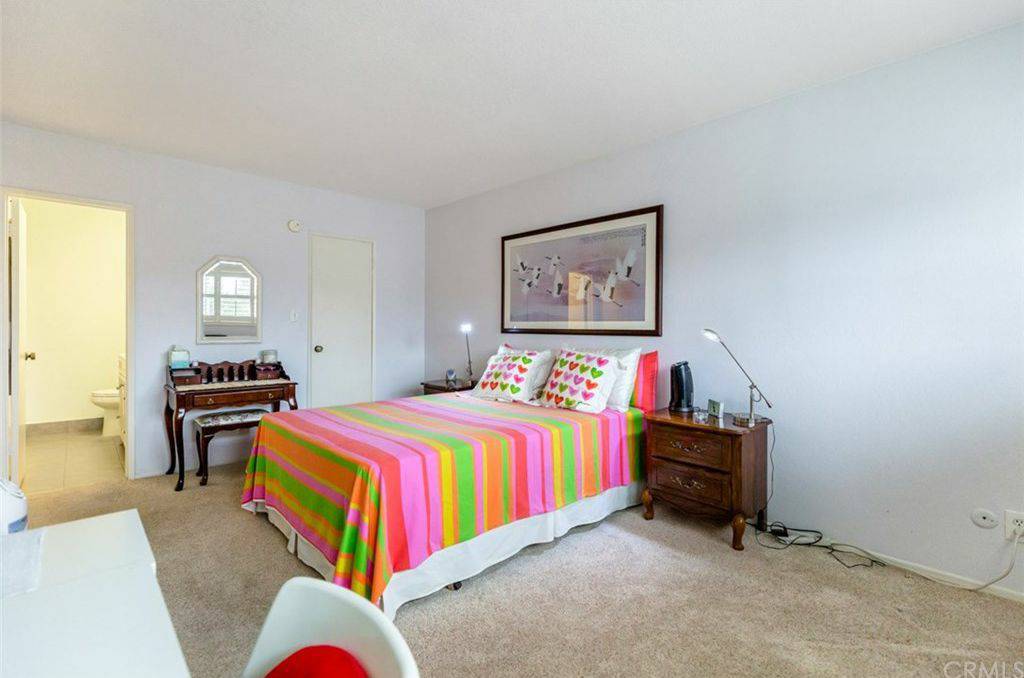 Building Photo - 277 Pleasant St