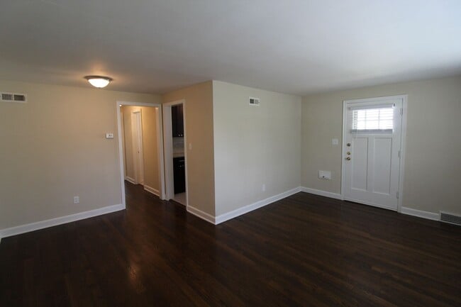 Building Photo - Fully Renovated 1 Bedroom 1 Bath in North ...