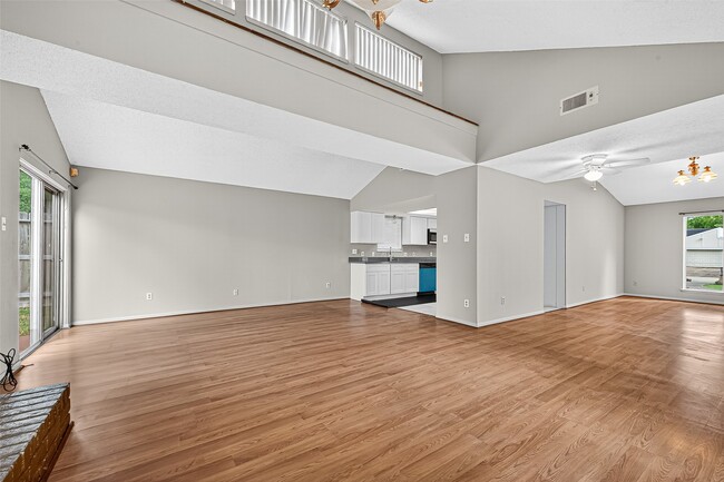 Building Photo - 2042 Hilton Head Dr