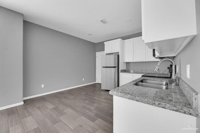 Building Photo - 3906 Paola St