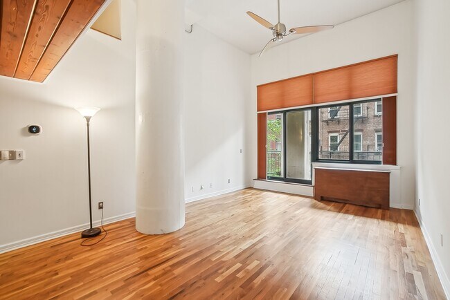 Building Photo - 205 10th St
