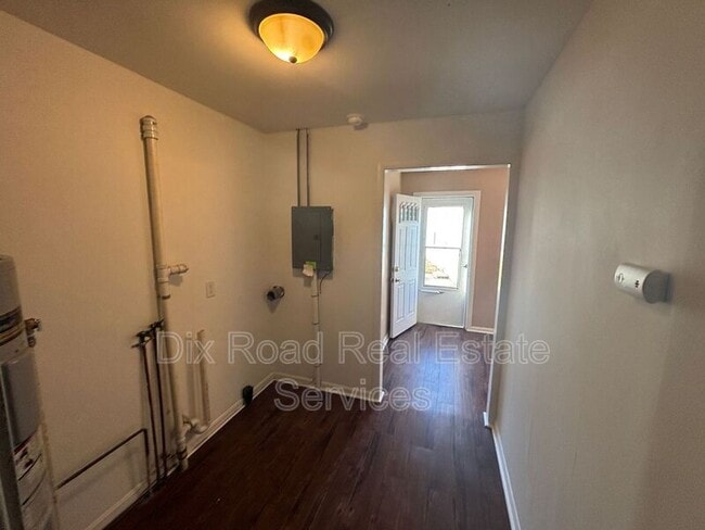 Building Photo - 600 Valleyview Dr