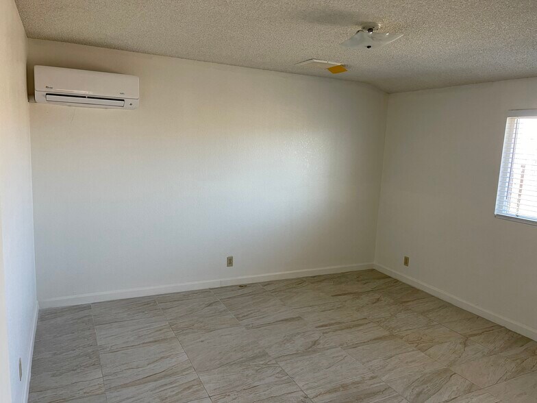 Building Photo - 73874 Sunnyvale Dr