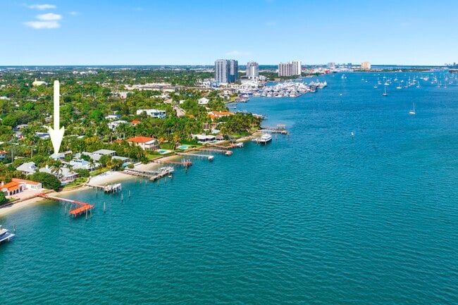 Building Photo - 3208 N Flagler Dr