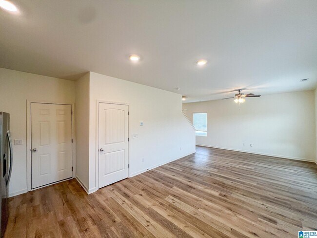 Building Photo - 217 Chelsea Pk Cir