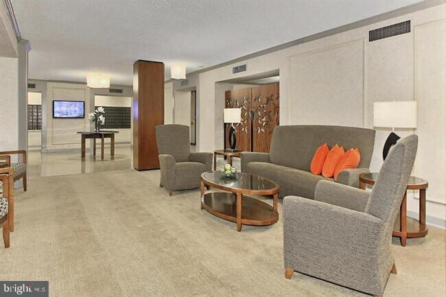 Building Photo - 5901 Mt Eagle Dr