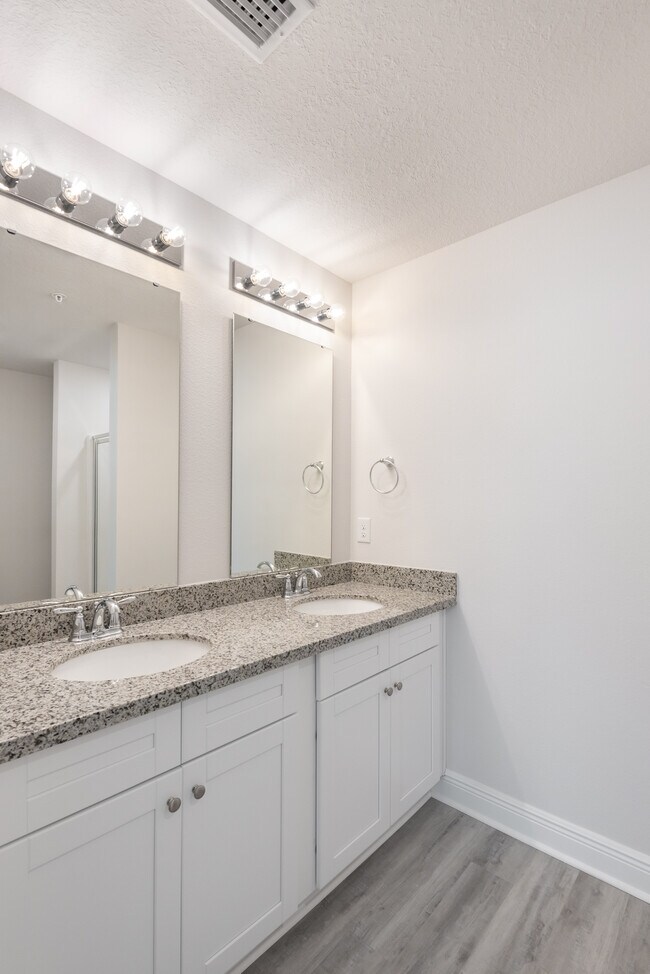 Building Photo - 8706 Meadow Flower Ln