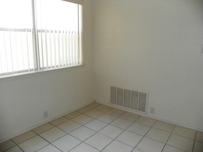 Building Photo - 3093 La Mirage Ct SE