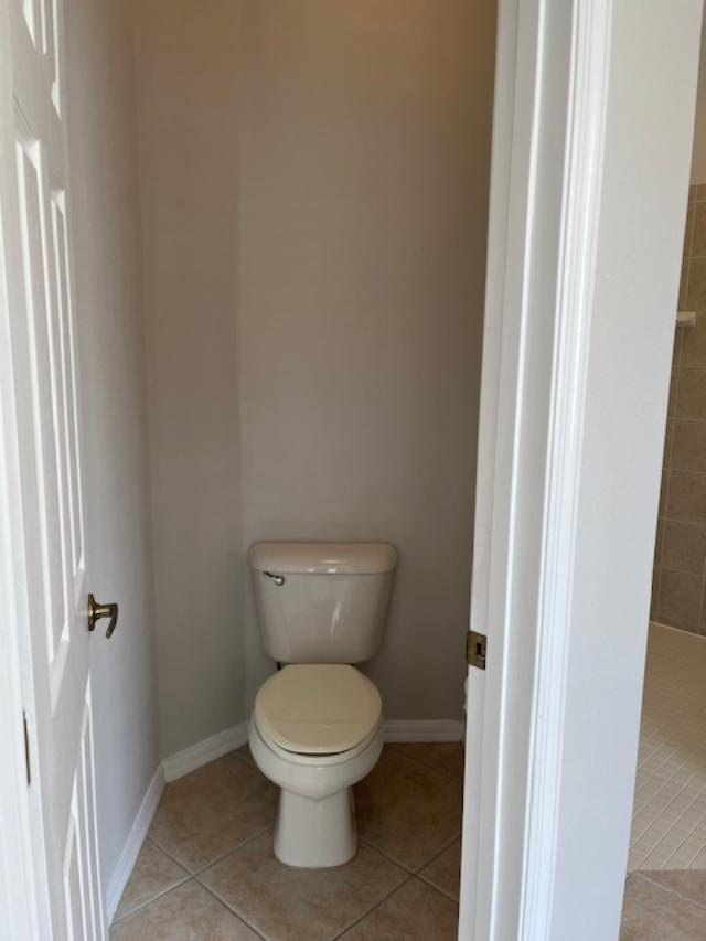 Primary Bath Water Closet - 1641 N Shadowview Path