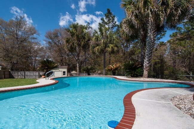 Building Photo - 255 Ridge Lake Rd