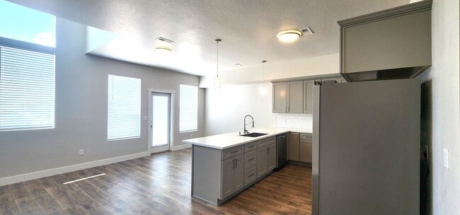 Building Photo - Brand new Townhomes
