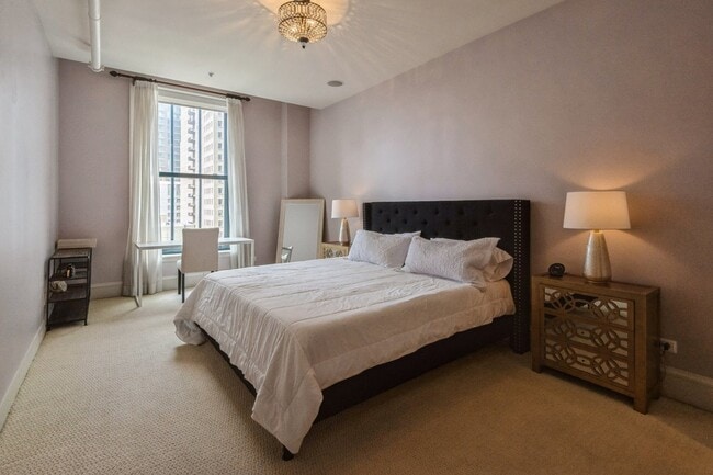 Building Photo - 888 S Michigan Ave